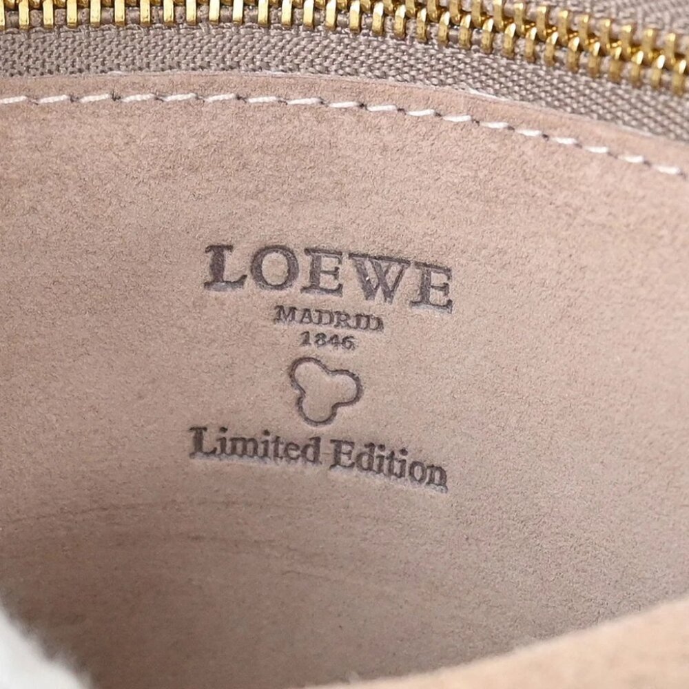 Loewe Off-white Perforated Leather Amazona 28 Handbag - Picture 10 of 10
